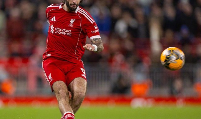 kaiyun网站-索博任意球破僵局，萨拉赫回归铁卫造乌龙，利物浦3-0完胜马赛